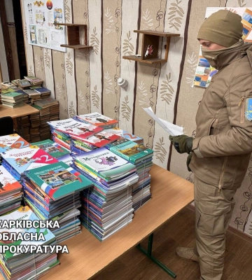 У сільському ліцеї на Харківщині знайшли сотні російських підручників