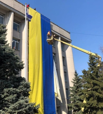 Рашисти обстріляли будівлю Херсонської ОВА. ФОТОрепортаж