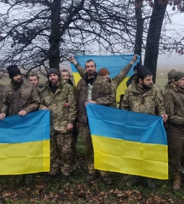Еще 64 воина вернулись домой из плена (, )