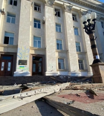 россияне обстреляли здание Херсонской ОВА – повреждены два этажа