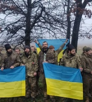Україна повернула додому 64 полонених військових: деталі та фото обміну