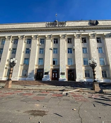 Оккупанты обстреляли здание Херсонской ОВА