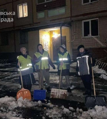 Дніпро повністю під контролем комунальників, які майже добу чистять місто від снігу
