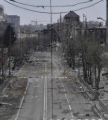 В Мариуполе дома продолжают стоять без окон и тепла