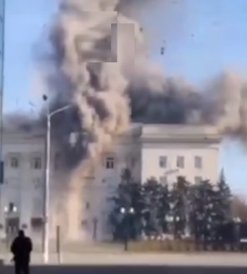 Момент обстрела Херсонской ОВА попал на видео — шесть раненых