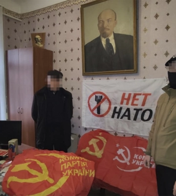 СБУ провела обшуки у представників заборонених політичних партій: знайшли зброю, георгіївські стрічки та російські прапори (ФОТО)