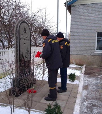 Рятувальники Житомирщини вшанували ліквідаторів аварії на Чорнобильській АЕС (ФОТО)