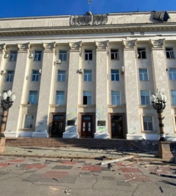 Удар россии по зданию Херсонской ОВА: ранены шестеро гражданских