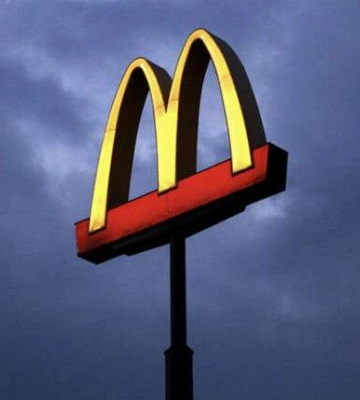 В Днепре включили освещение в McDonald’s: официальный комментарий компании (Фото)