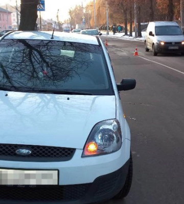 У Рівному під колеса легковика потрапила пішохідка (ФОТО)