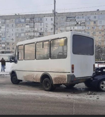 Кропивницький: у поліції розповіли деталі ДТП за участі маршрутки на Попова