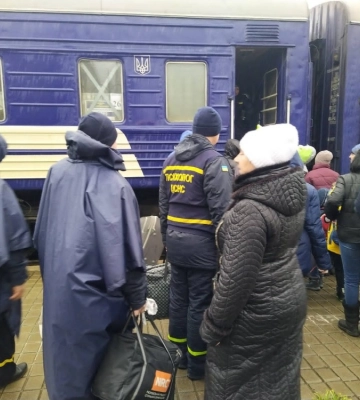 Рятувальники Донеччини допомагають в евакуації населення до безпечних регіонів