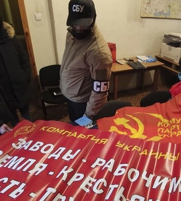 СБУ протрусила заборонені КПУ та «Русь єдину»: виявили агітки та російські прапори