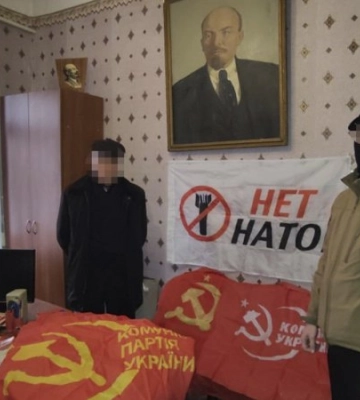 СБУ знайшла у представників заборонених політпартій російські прапори та &quot;методички&quot;