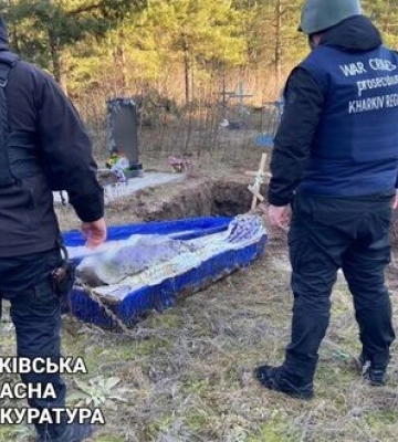 На Харківщини ексгумували тіло чоловіка, якого російські військові розстріляли в машині