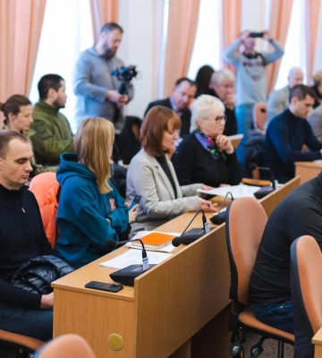 Депутати Полтавської міськради хочуть скликати позачергову сесію, щоб передати гроші військовим