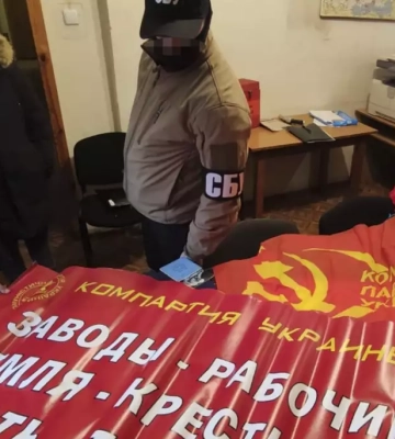 СБУ прийшла з обшуками до заборонених партій. Знайшли зброю, георгіївські стрічки та російські прапори (ФОТО)