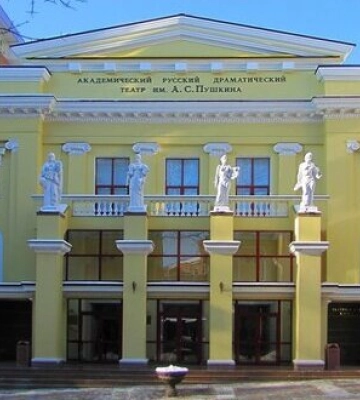 Митці просять Зеленського сприяти перейменуванню харківського театру російської драми імені Пушкіна