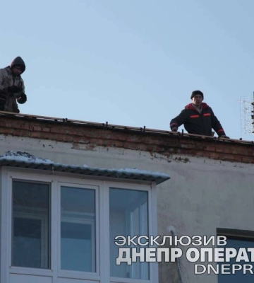 У Дніпрі відновлюють будинки, які постраждали внаслідок ракетного удару 26 листопада