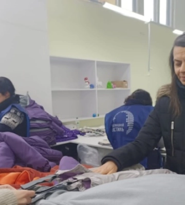 В Киеве шьют 100 тысяч комплектов теплой одежды для детей с востока и юга