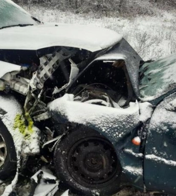На Лубенщині «лобами» зіштовхнулись дві автівки — є травмований