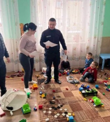 Що робити, аби вдома не сталося пожежі, – вчили людей закарпатські рятувальники