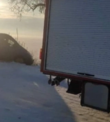 У селищі на Волині автомобіль злетів у кювет