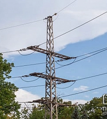 Після нічних обстрілів енергетики ДТЕК повернули світло для 29 тисяч родин Дніпропетровщини
