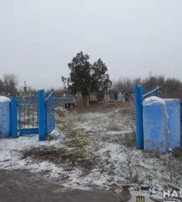 На Миколаївщині ексгумували тіла трьох неповнолітніх дівчат, які загинули під час обстрілу селища військами РФ. ФОТО
