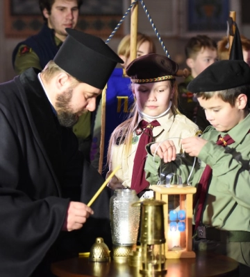 Вифлеємський вогонь миру привезли на Рівненщину. Кому його передадуть