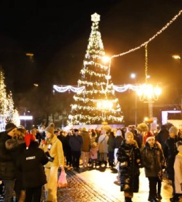 Новорічній ялинці в Ужгороді – бути