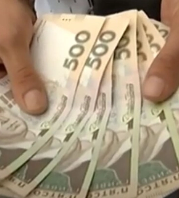 Деньги на Новый год: всем по 2600, а киевлянам минимум 2900 грн