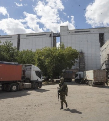 На Запорізькому та Херсонському напрямках ворог обстрілює населені пункти