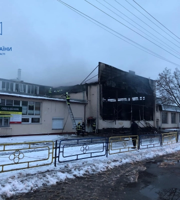 Показали фото з місця пожежі на Центральному ринку у Луцьку