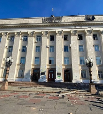 Россияне нанесли удар по центру Херсона, есть погибшие