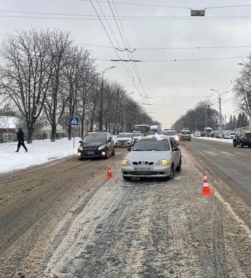У Луцьку на Рівненській автомобіль збив жінку на переході