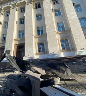 Росіяни знову вдарили по центру Херсона. Є інформація про 2 загиблих
