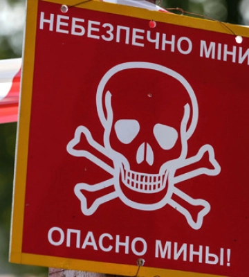 В Черниговской области автомобиль наехал на мину, пострадал водитель