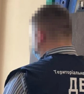 Змушував цивільних збирати тіла загиблих. Експоліцейському Донеччини інкримінують державну зраду