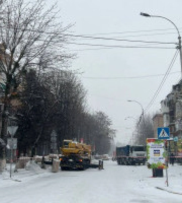 У Бучі сьогодні через ремонт дахів перекрито одну з вулиць міста