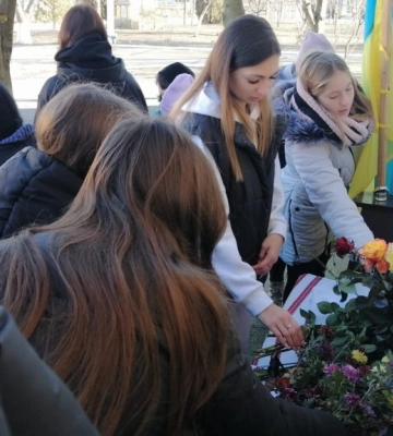 У селі Ренійської громади відкрили меморіальну дошку на честь загиблого на Одещині військовослужбовця