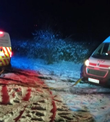 Рятувальники у Вознесенську діставали з багнюки &quot;швидку&quot;