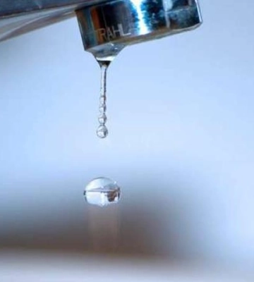 Ведуться аварійні роботи: де у Дніпрі немає водопостачання