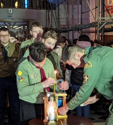 У найбільшому храмі Рівного передали Вифлиємський вогонь миру (ВІДЕО)