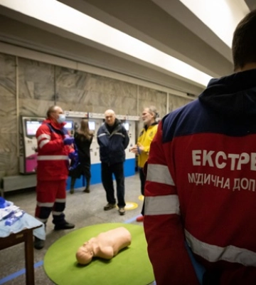 В метро Киева планируют бесплатные тренинги по первой помощи пострадавшим
