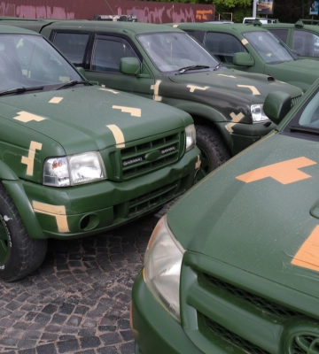 Луцькі волонтери зібрали кошти на п&amp;#039;ять авто, потрібні кошти ще на стільки ж машин
