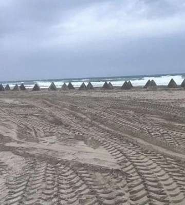 Окопи, міни та “зуби дракона”: окупанти в Криму готуються до оборони