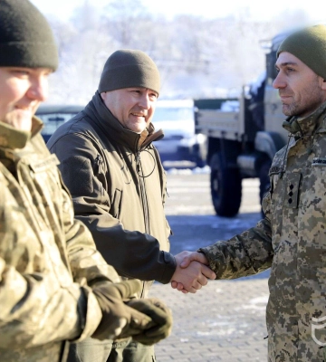 Філатов: «Дніпро передав ЗСУ ще 16 вантажівок та пікапів, і вже має контракт на нову велику партію авто»