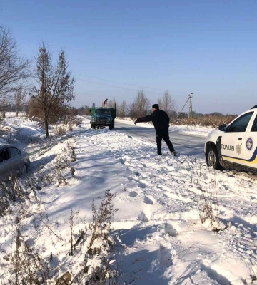 У трьох районах Полтавщини злетіли у кювет автомобілі