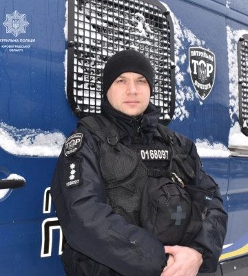У Кропивницькому патрульний надав допомогу жінці, яка отримала травми в результаті ДТП